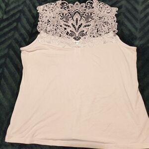 Women sleeveless white lace top. White. Size XL. Preloved.